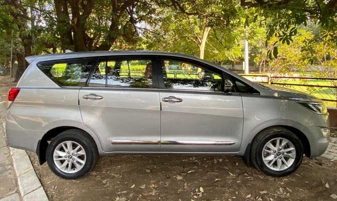 2017 INNOVA CRYSTA 2.8 G