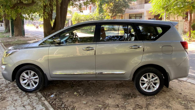 2017 INNOVA CRYSTA 2.8 G